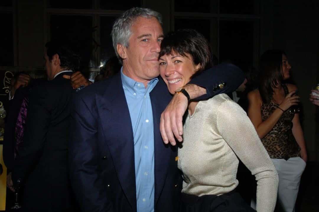 Arresta FBI a ex colaboradora de Jeffrey Epstein