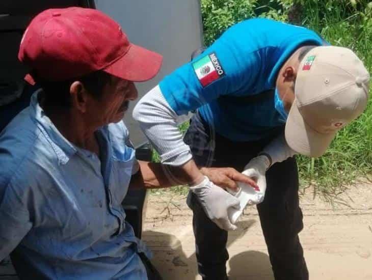 Mayoral de rancho en Oluta se vuela un dedo con machete