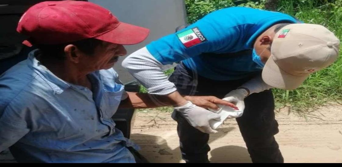 Mayoral de rancho en Oluta se vuela un dedo con machete