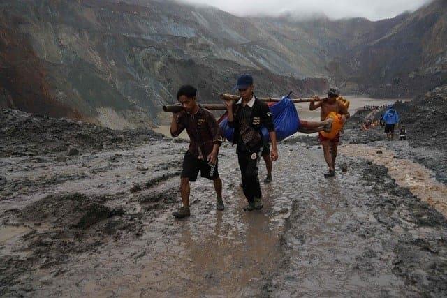 Más de 160 mineros mueren sepultados por lodo en Myanmar