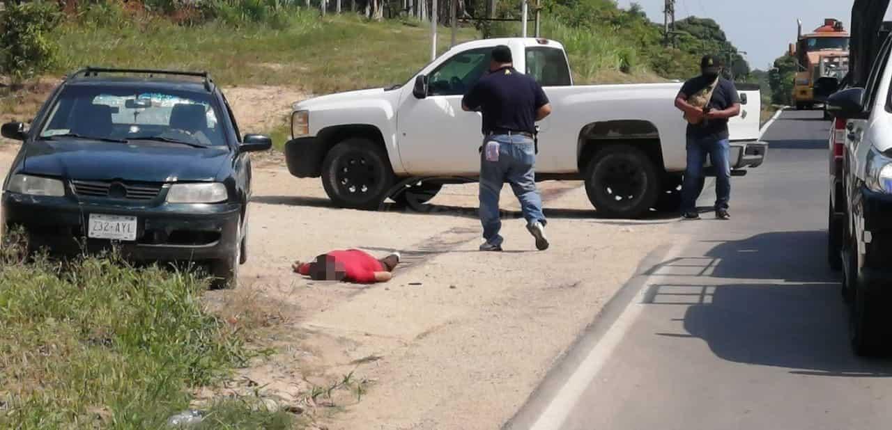 Sicarios persiguen y ejecutan a hombre en carretera de Agua Dulce