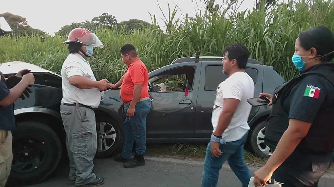 Aparatoso accidente en carretera antigua a Minatitlán