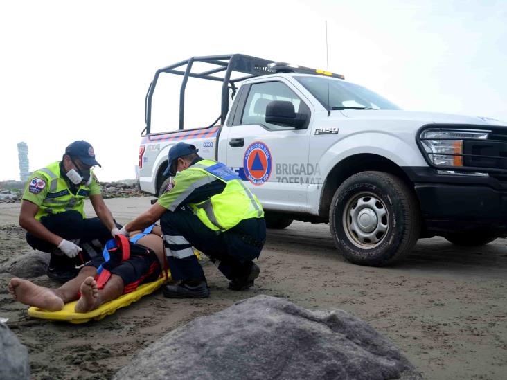 Rescatan brigadistas a hombre en estado de ebriedad tras sufrir una caída