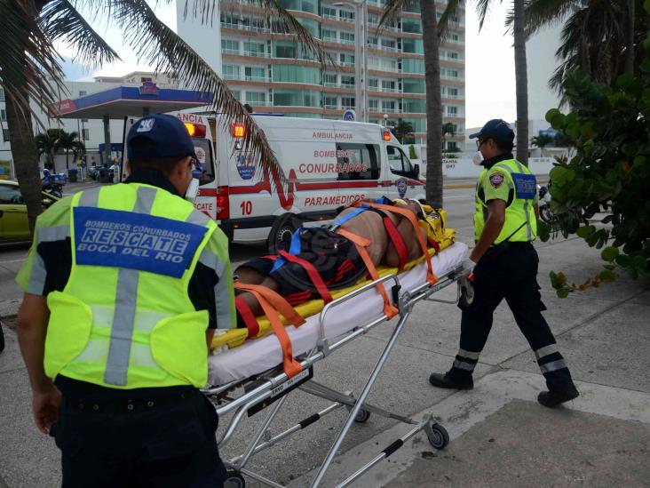 Rescatan brigadistas a hombre en estado de ebriedad tras sufrir una caída