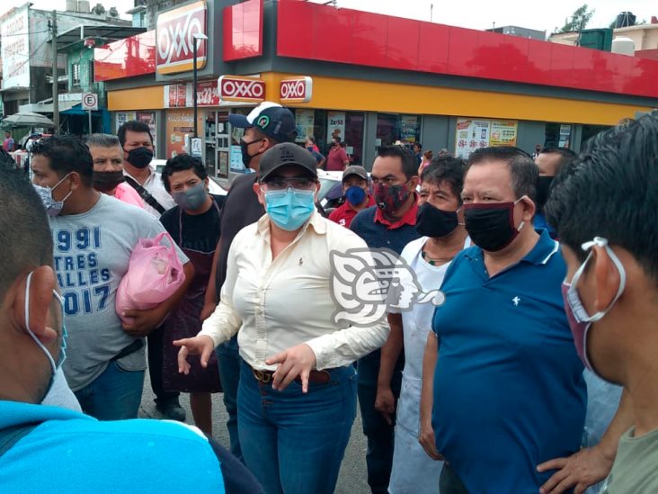 Comerciantes reabren las calles del centro de Coatzacoalcos