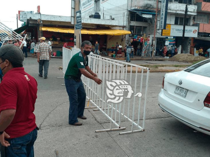 Comerciantes reabren las calles del centro de Coatzacoalcos