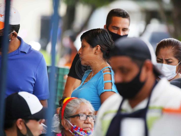 Pese a Semáforo Rojo, en Coatza se resisten a la Sana Distancia y usar cubrebocas