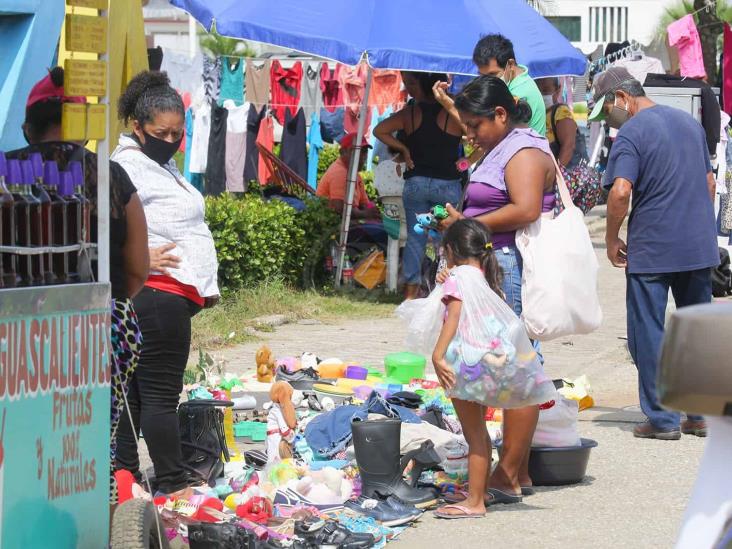 Pese a Semáforo Rojo, en Coatza se resisten a la Sana Distancia y usar cubrebocas