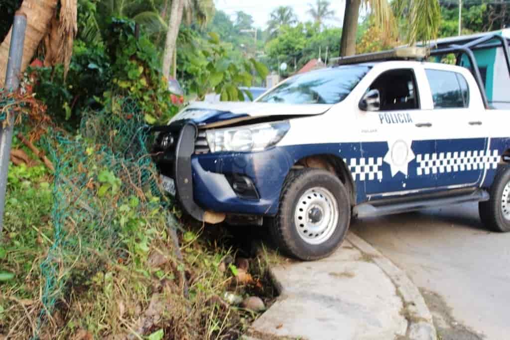 Patrulla de la Guardia Nacional derriba un poste en Coatzacoalcos