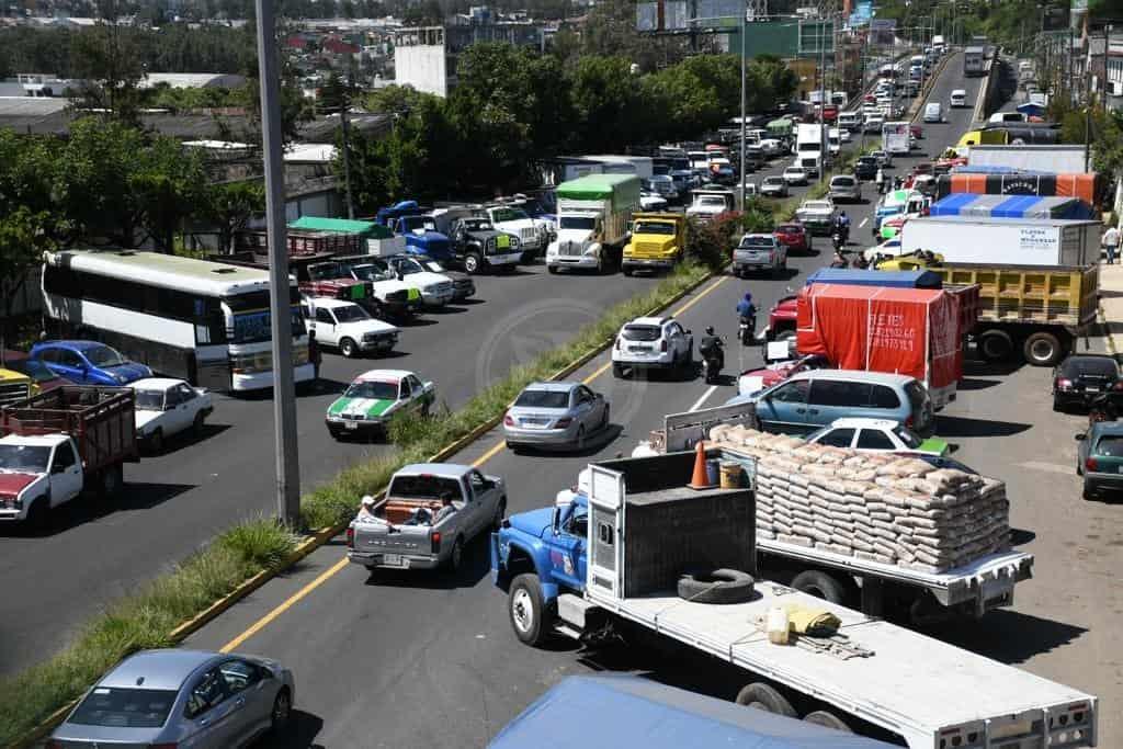 Transportistas acusan extorsiones de la Policía Vial en Veracruz