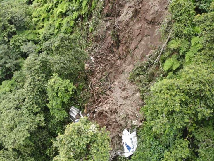 Tractocamion cae a Barranco de 200 metros en Atzalan