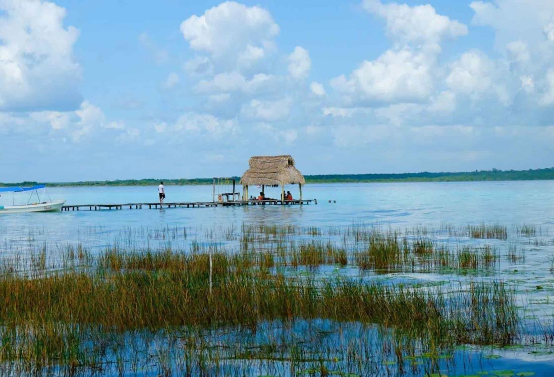Contaminación provoca que se desvanezcan colores de la Laguna de Bacalar