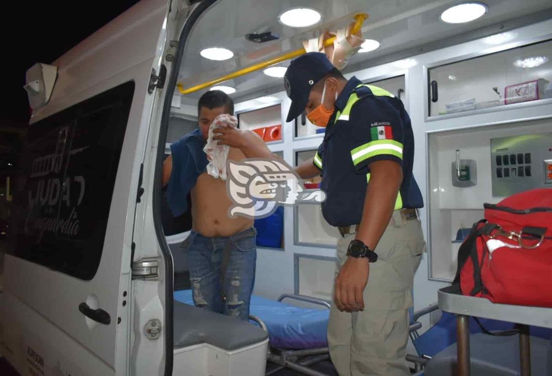 Acayuqueño es navajeado por su vecino en localidad Teodoro A. Dehesa 
