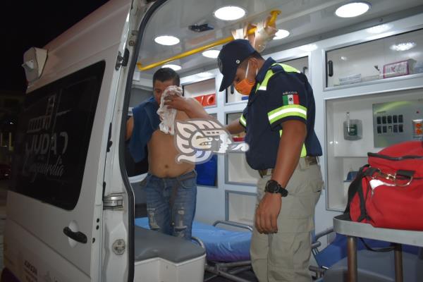 Acayuqueño es navajeado por su vecino en localidad Teodoro A. Dehesa 