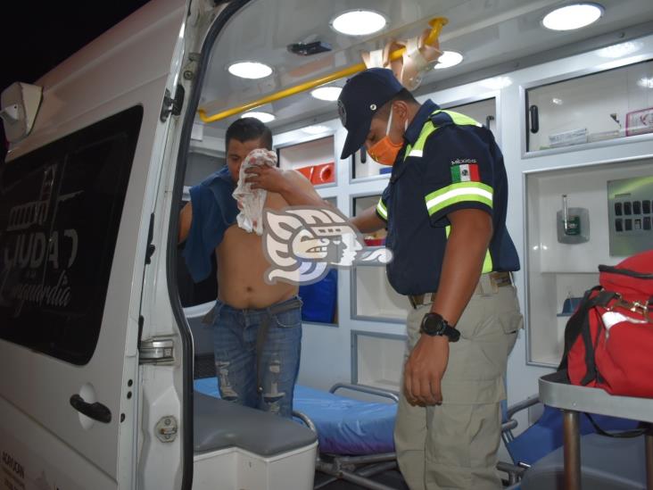 Acayuqueño es navajeado por su vecino en localidad Teodoro A. Dehesa 