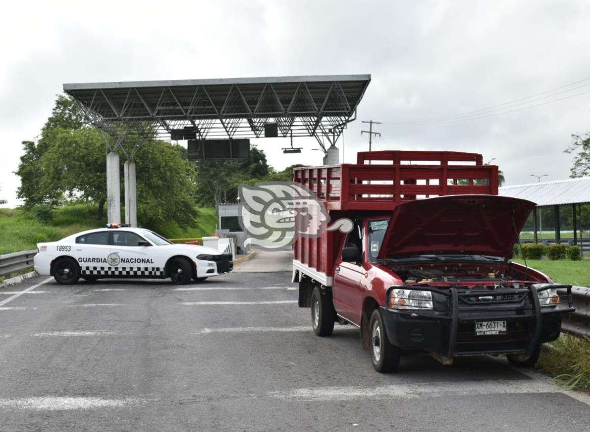 Aseguran camioneta con reporte de robo cerca de caseta de peaje Acayucan