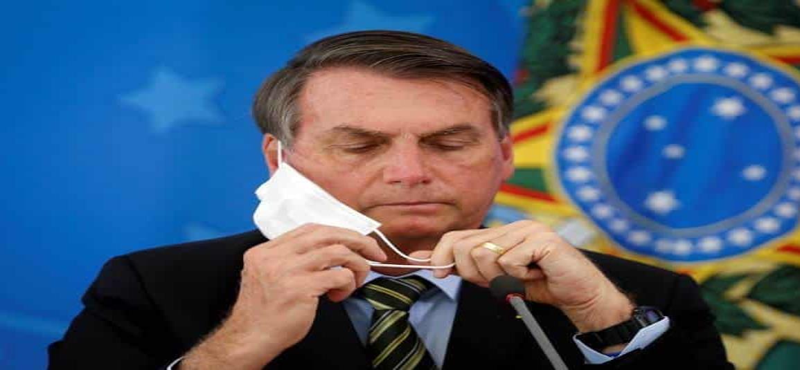 Periodistas presentan demanda contra Bolsonaro por quitarse cubrebocas