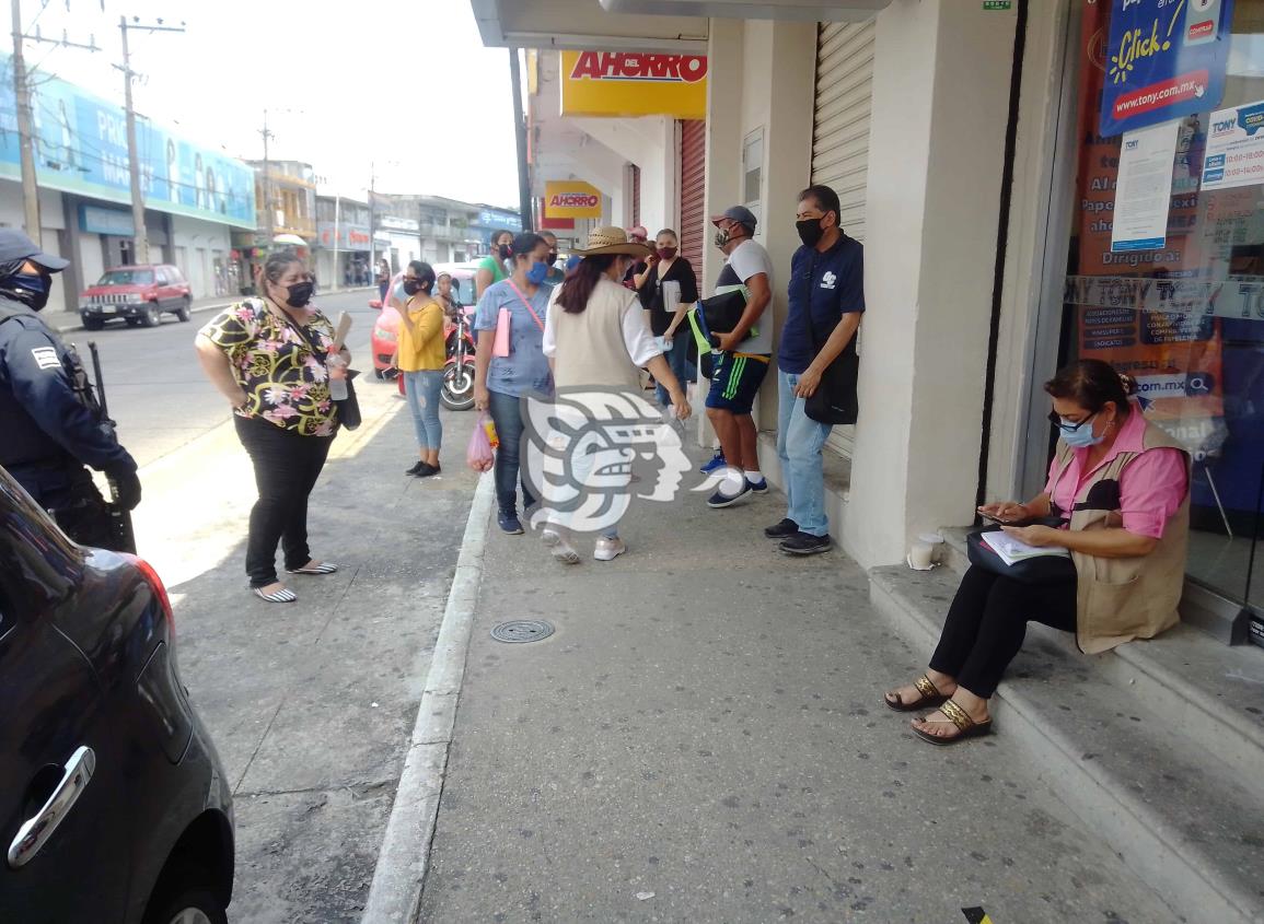 No se acostumbran a la sana distancia en Minatitlán