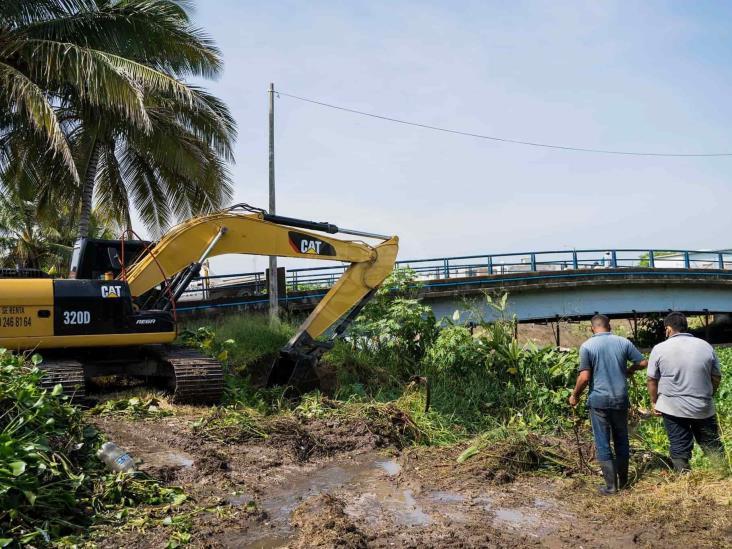 Ayuntamiento de Boca realiza labores de desazolve en canal de la zamorana