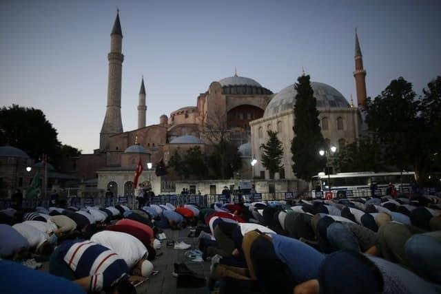 Unesco lamenta decisión de Turquía de cambiar Santa Sofía en mezquita