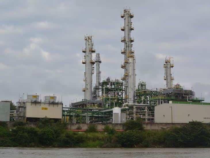 Exhortan a investigar derrame de hidrocarburo en el río Coatzacoalcos