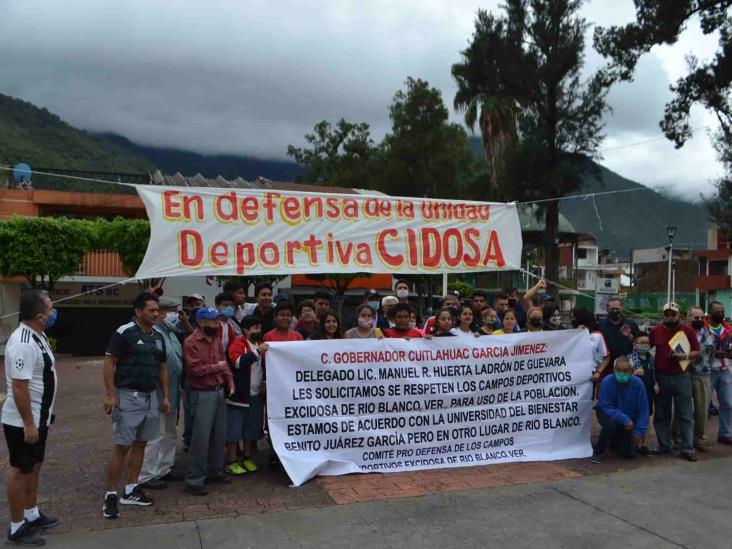 Juegan ‘cascarita’ contra obras de universidad Benito Juárez en Río Blanco