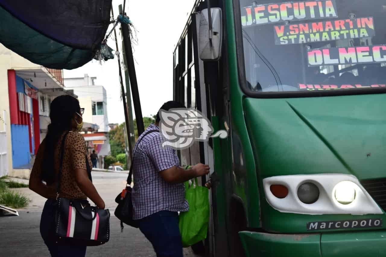 Recomiendan a habitantes de Coatza, usar cubrebocas en transporte público