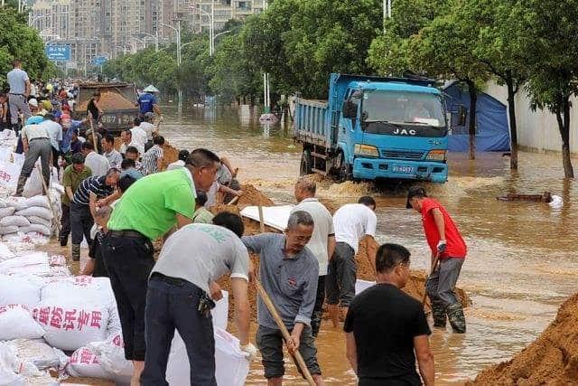 Más de 140 muertos o desaparecidos por inundaciones en China