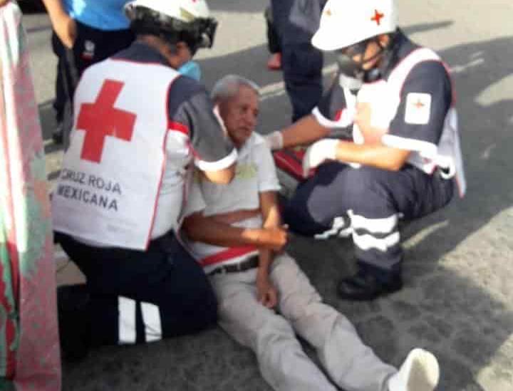 Atropella taxista a un ciclista en calles de Veracruz