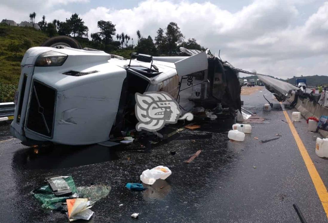 Accidente en libramiento Xalapa-Perote, deja daños materiales y una persona lesionada