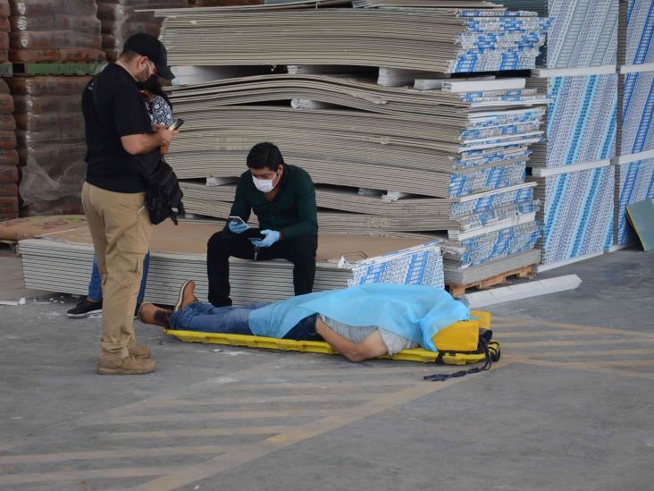 Hombre pierde la vida de manera repentina a las afueras de tienda en Boca del Río
