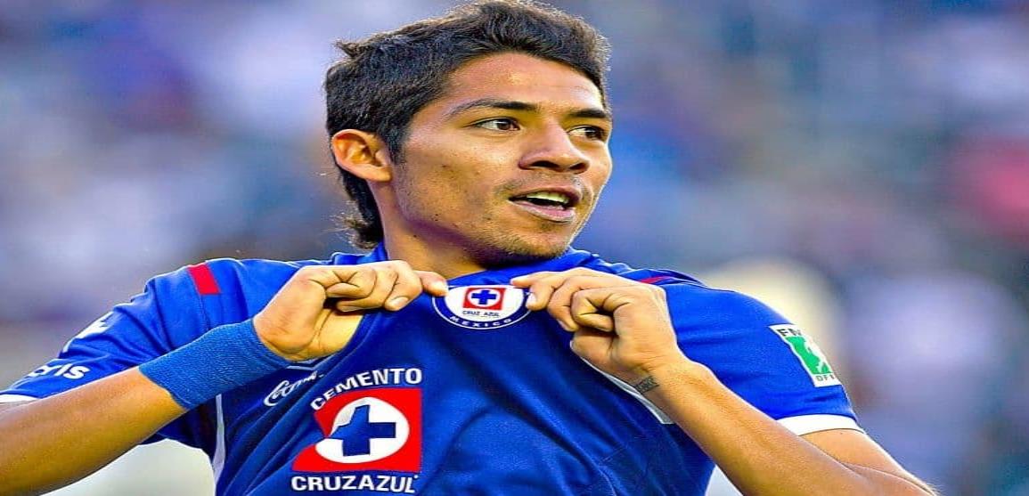 Exjugadores de Cruz Azul critican a Javier Aquino tras burlas