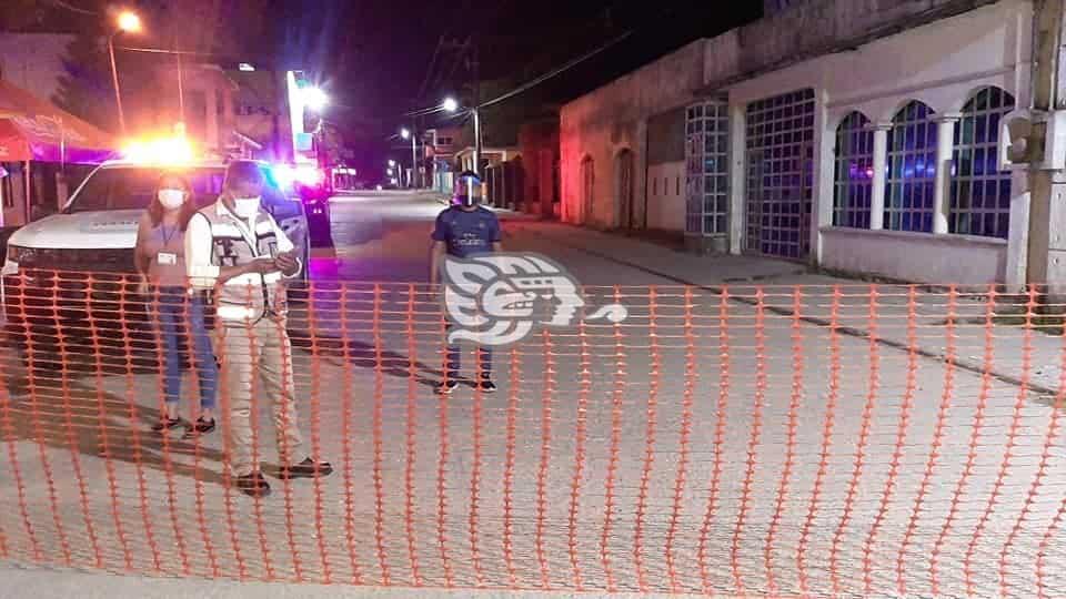 Cierran y desinfectan avenida principal en Villa Cuichapa 