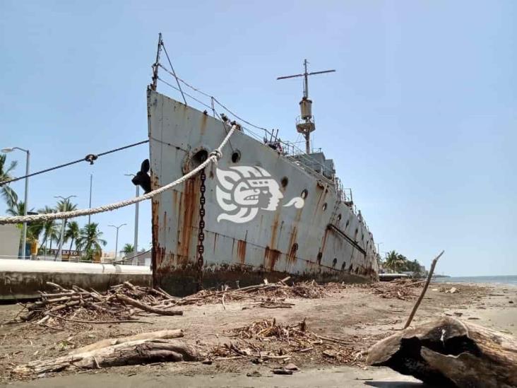 Cañonero Guanajuato, abandonado y oxidado en Boca del Río