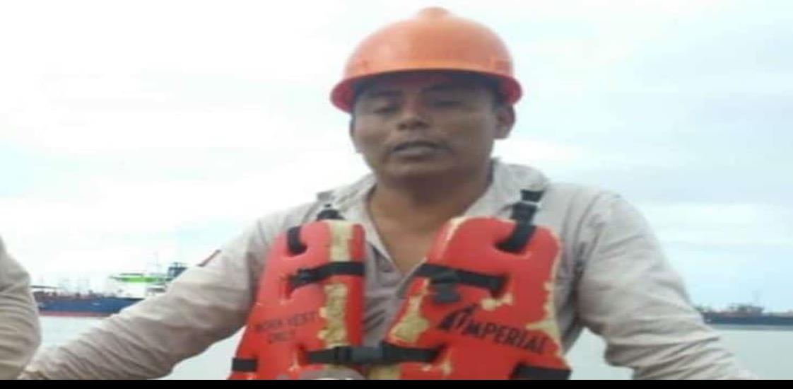 Localizan cuerpo de petrolero a dos días de hundirse en el río Coatza