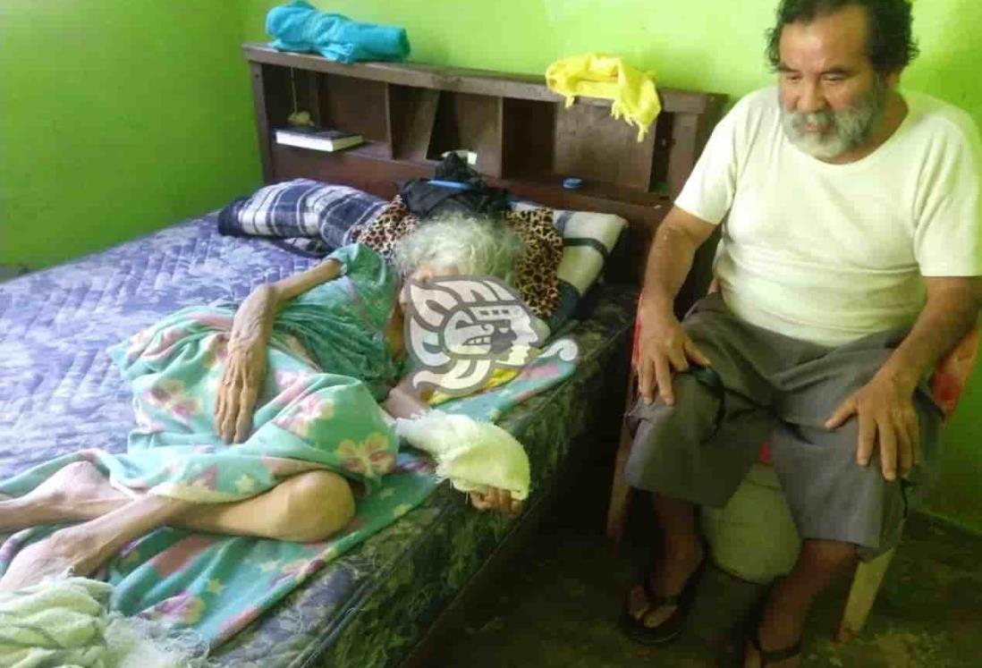 Minatitleco deja sin pensión a su madre de 92 años