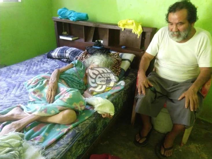 Minatitleco deja sin pensión a su madre de 92 años