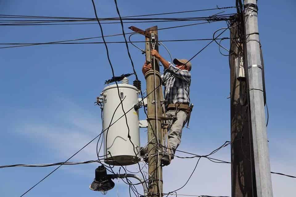 Vecinos de la Colonia San José piden a CFE revisar transformador de luz