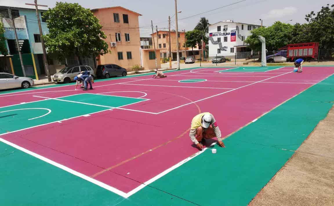 Rehabilitan cancha y pista de patinaje de colonia El Tesoro