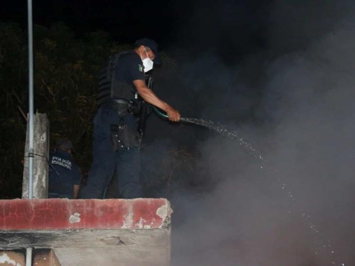 Voraz incendio consume pequeña vivienda en Martínez de la Torre