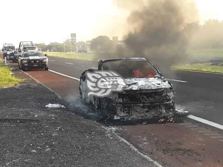 Se incendia vehículo sobre la autopista Veracruz-Córdoba