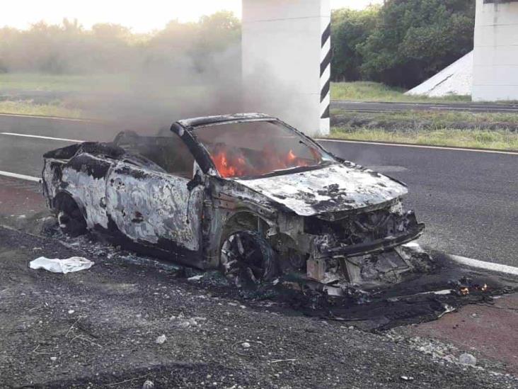 Se incendia vehículo sobre la autopista Veracruz-Córdoba