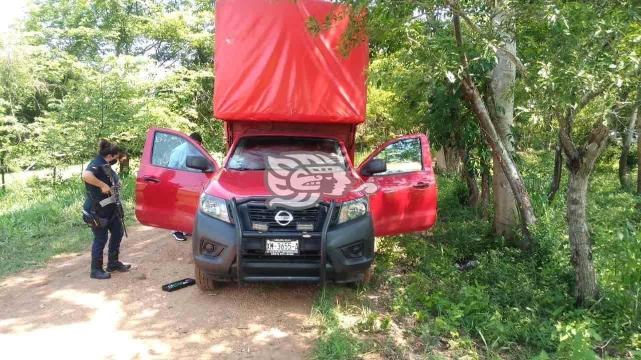 Balean a conductor de una camioneta de mudanzas en Acayucan