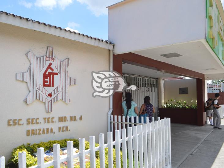 No hay clases, pero sí cuotas en Secundaria Técnica 4 de Orizaba