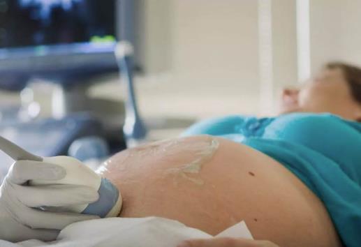 Violencia obstétrica disminuye en Veracruz, según la CEDH