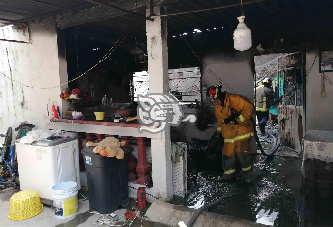 Por probable corto circuito se incendia domicilio en Coatzacoalcos