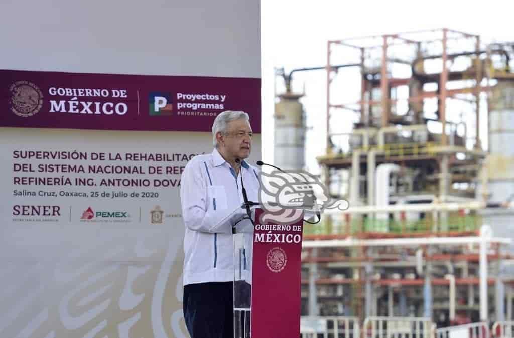 Supervisa AMLO rehabilitación del sistema nacional de refinación