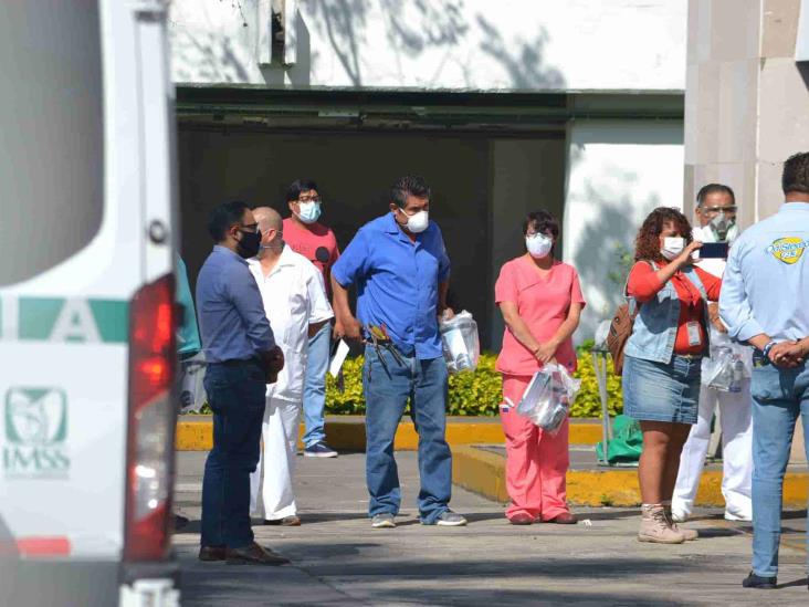 Entregan material de protección a personal de Hospital General Regional de Orizaba