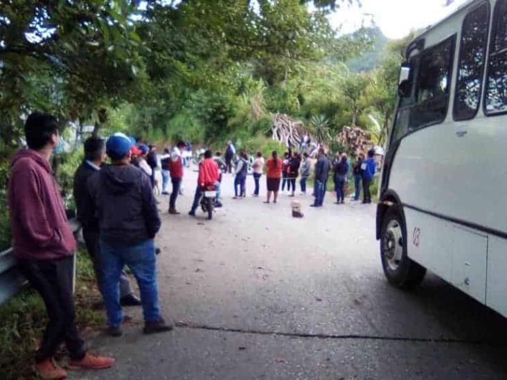 Enardecen en zona centro de Veracruz por tarifas y mal servicio de transporte