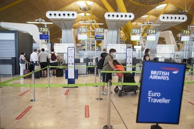 GB reimpone cuarentena a turistas provenientes de España